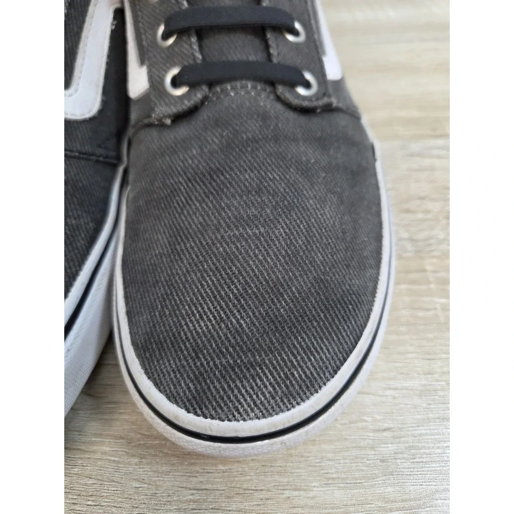 VANS GREY DENIM  LOW TOP SKATEBOARD SHOES‎ with elastic faux laces. Mens Size 9